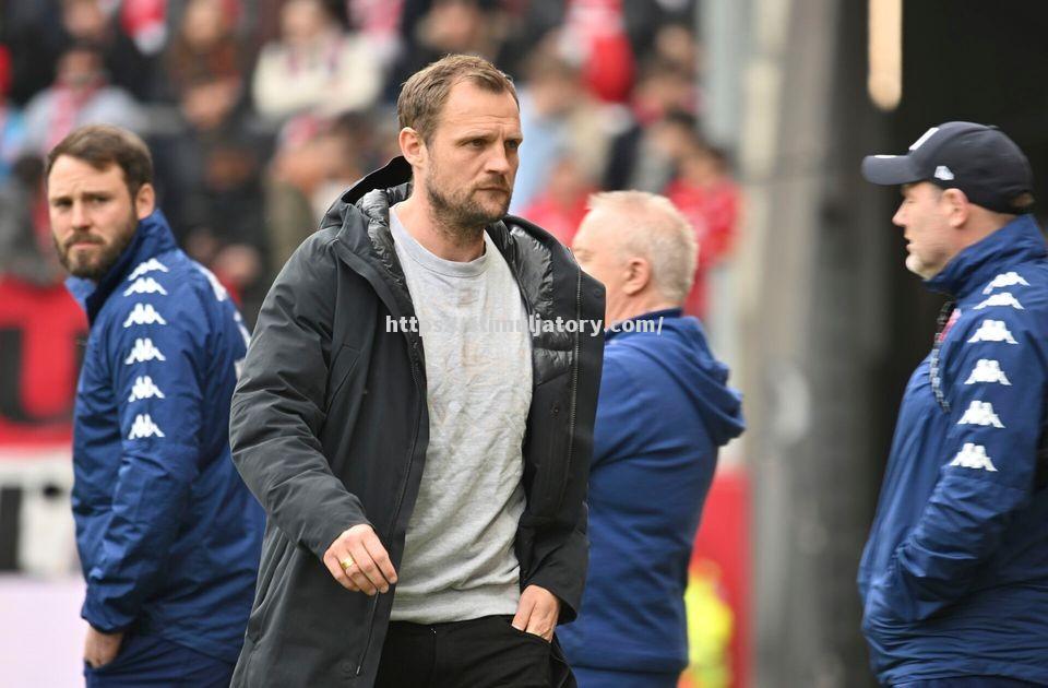 德甲强队领先却输球：主帅战术难以理解