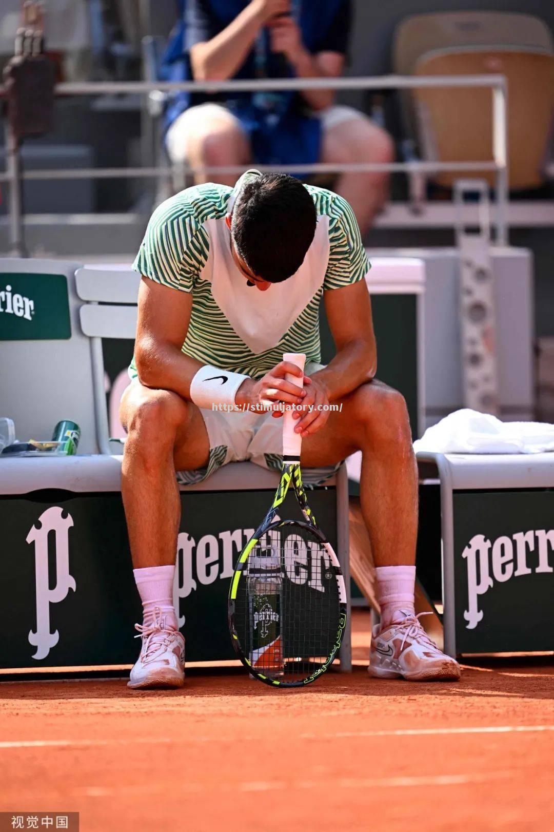 星空体育-惊险瞬间:决赛争夺激烈,双方势均力敌