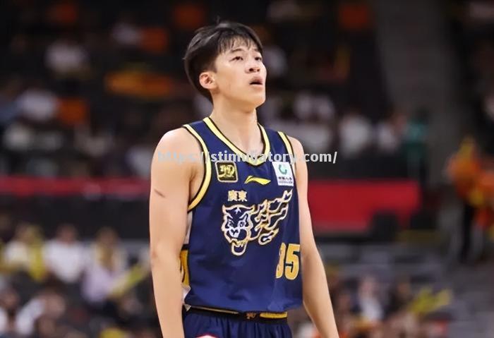 群星闪耀:多位球员在比赛中表现出众 群星闪耀:多位球员在比赛中表现出众