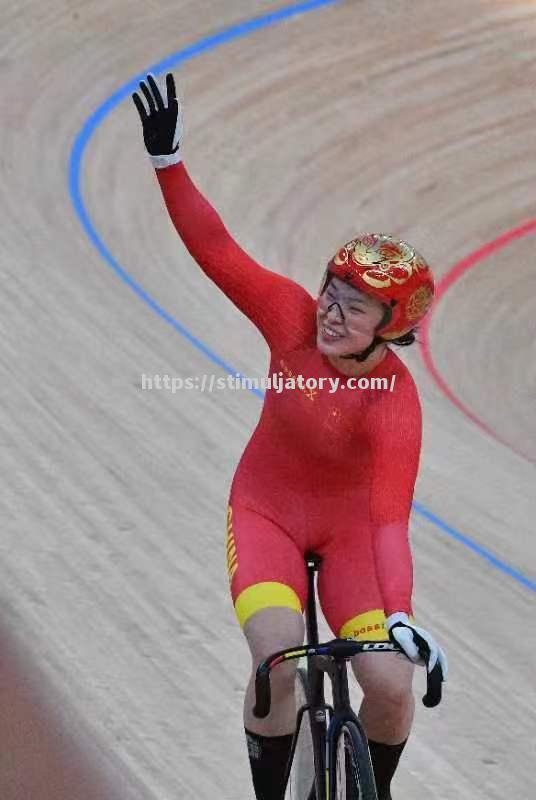 星空体育-意大利女子自行车选手夺得金牌，赞誉无数