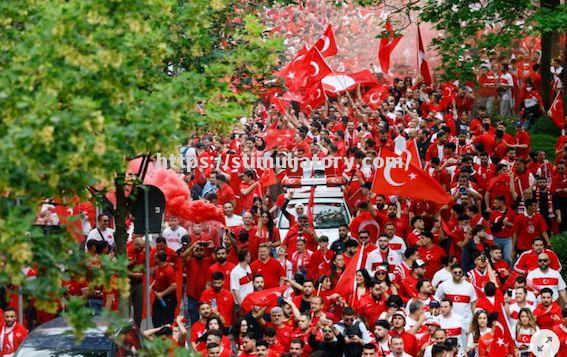 杜塞尔多夫队以胜利回报球迷，展示球队实力