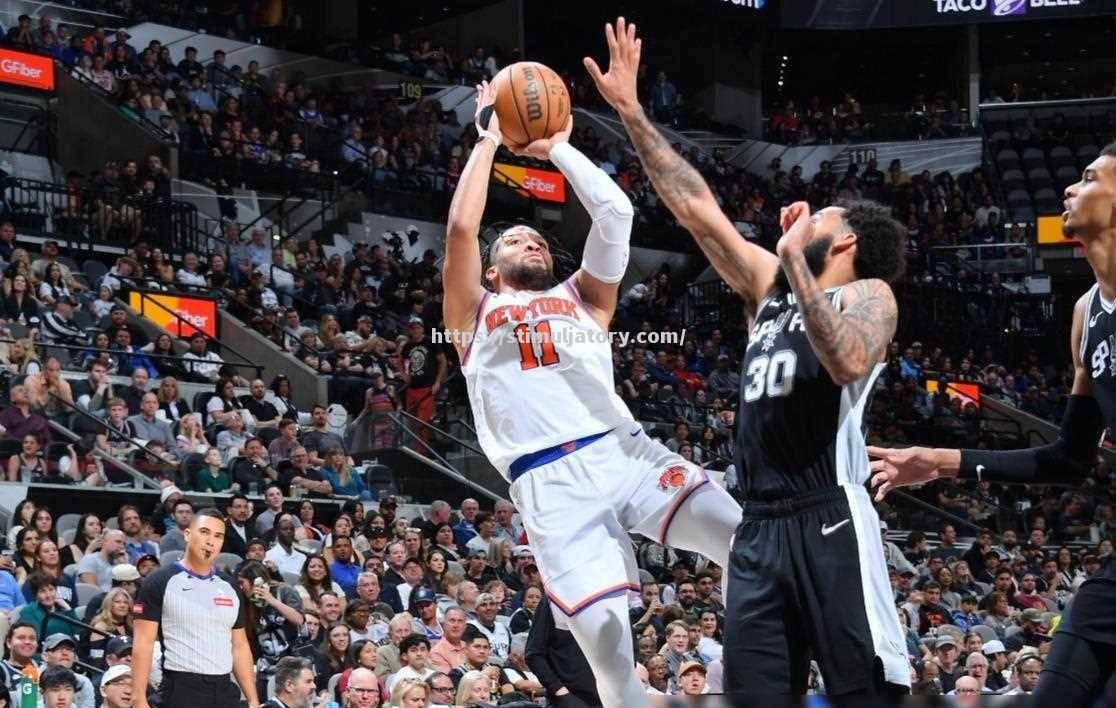 星空体育-圣安东尼奥马刺队成功逆转比分，球队表现相当抢眼