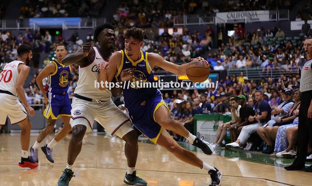 勇士客场取胜，表现抢眼引发热议