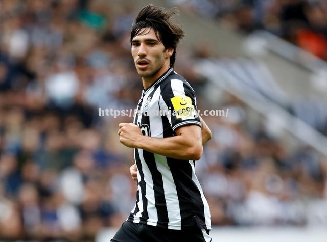 星空体育-智者谋转会，曼城考虑引进新后卫