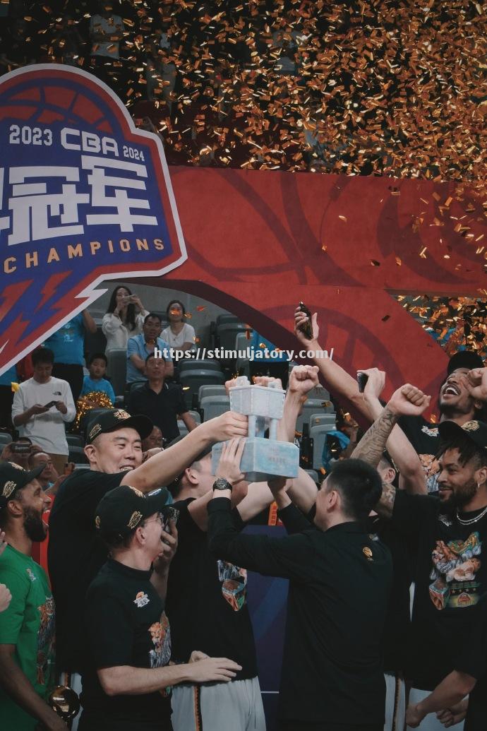 辽宁男篮战绩不断攀升，领跑全国篮坛