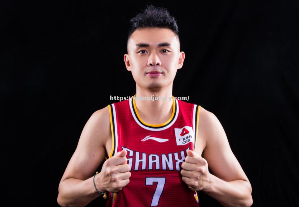 星空体育-老鹰球队实力稳健,应对挑战