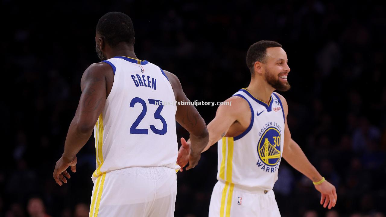 星空体育-尼克斯后场组织火力全开战胜对手