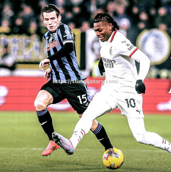 AC米兰球员斗志昂扬，连胜进行中