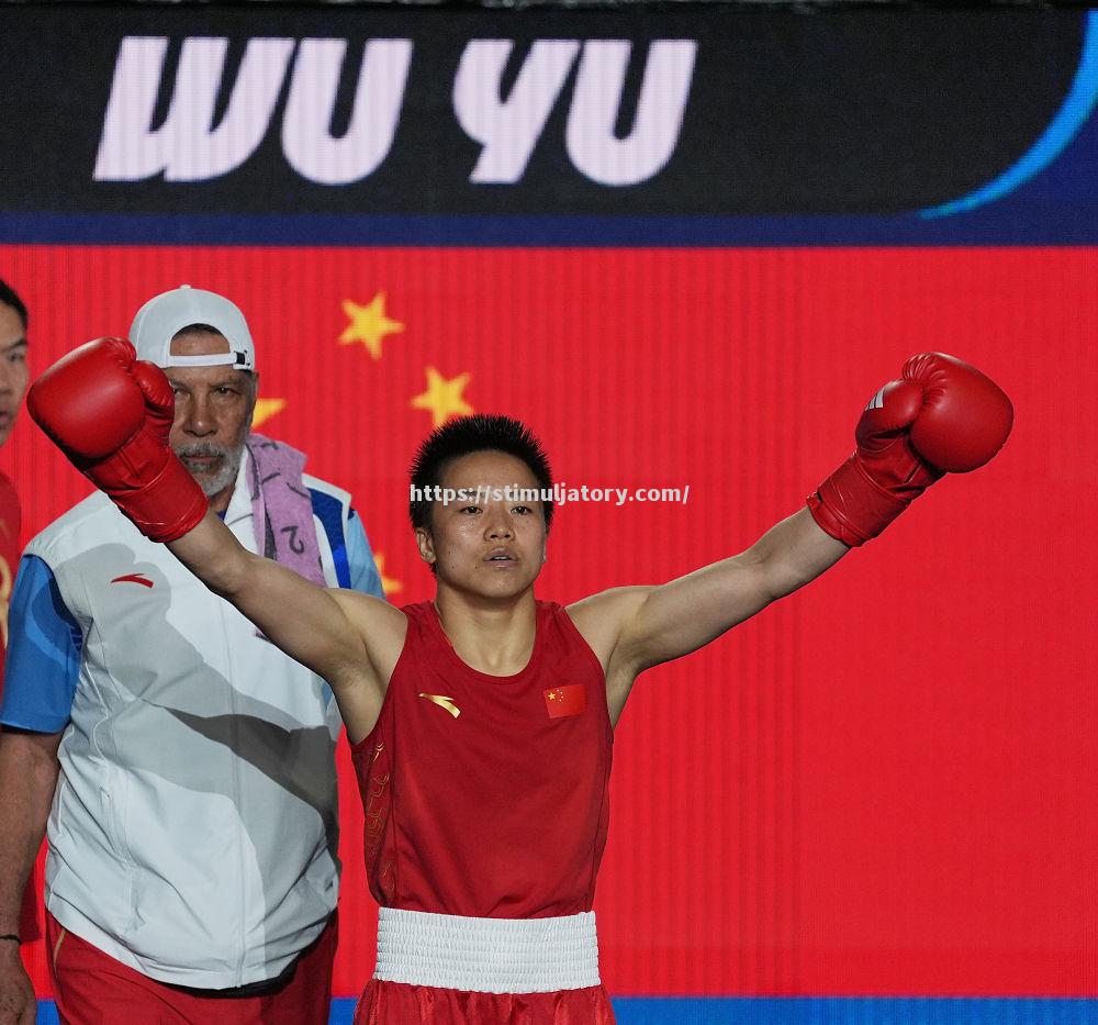 星空体育-爆发力十足!拳击比赛选手勇夺桂冠