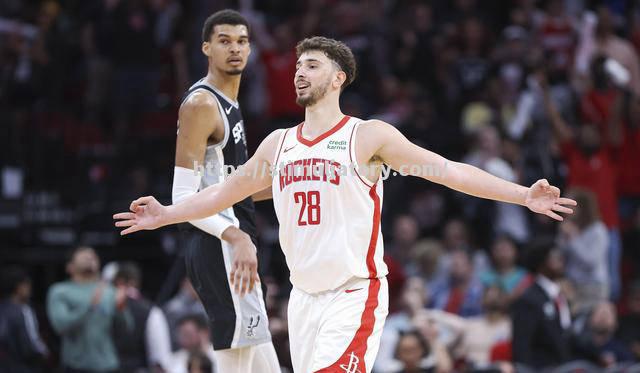 雄鹿中锋复出状态回勇，球队内线实力再上一层楼