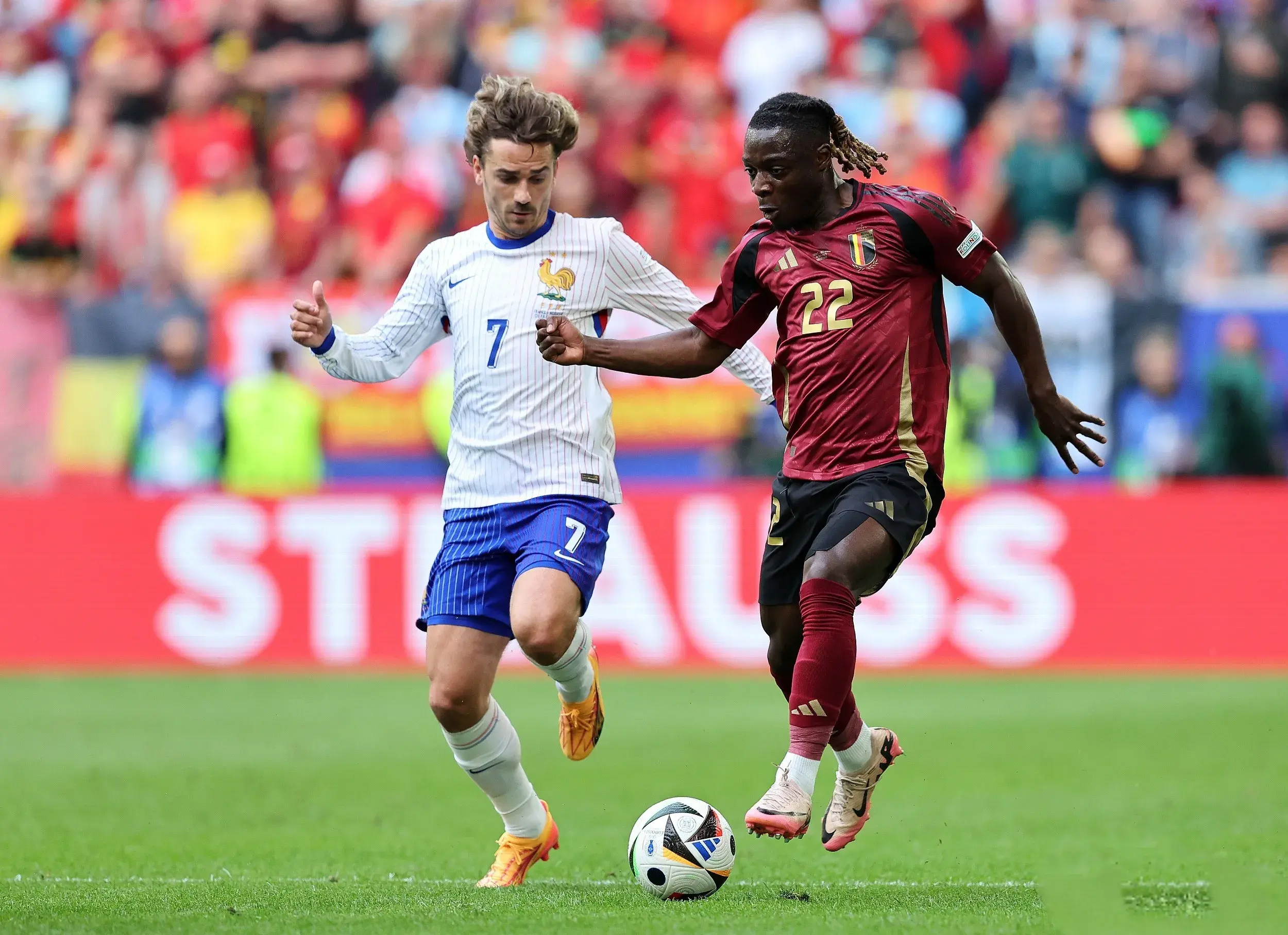 星空体育-法国队横扫丹麦队，欧洲预选赛表现抢眼