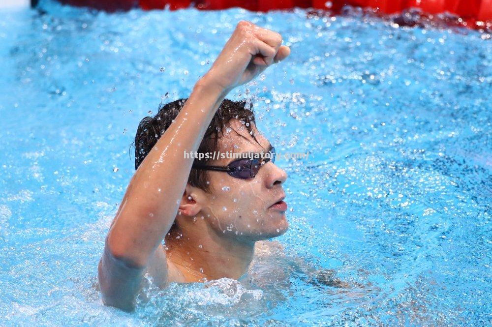 荷兰游泳冠军勇夺金牌赛场惊现壮丽一幕 荷兰游泳冠军勇夺金牌赛场惊现壮丽一幕