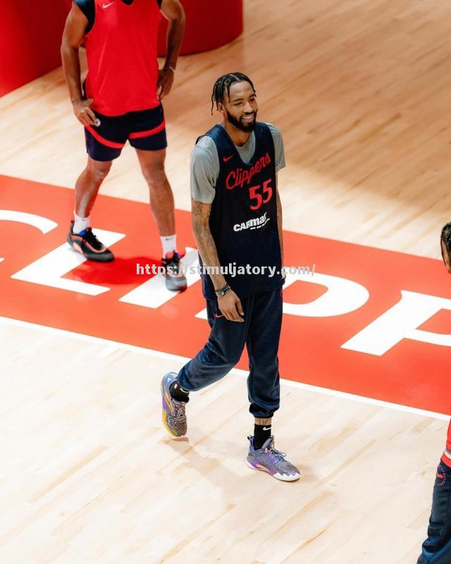 星空体育-快船队球员虚心接受教训砥砺前行