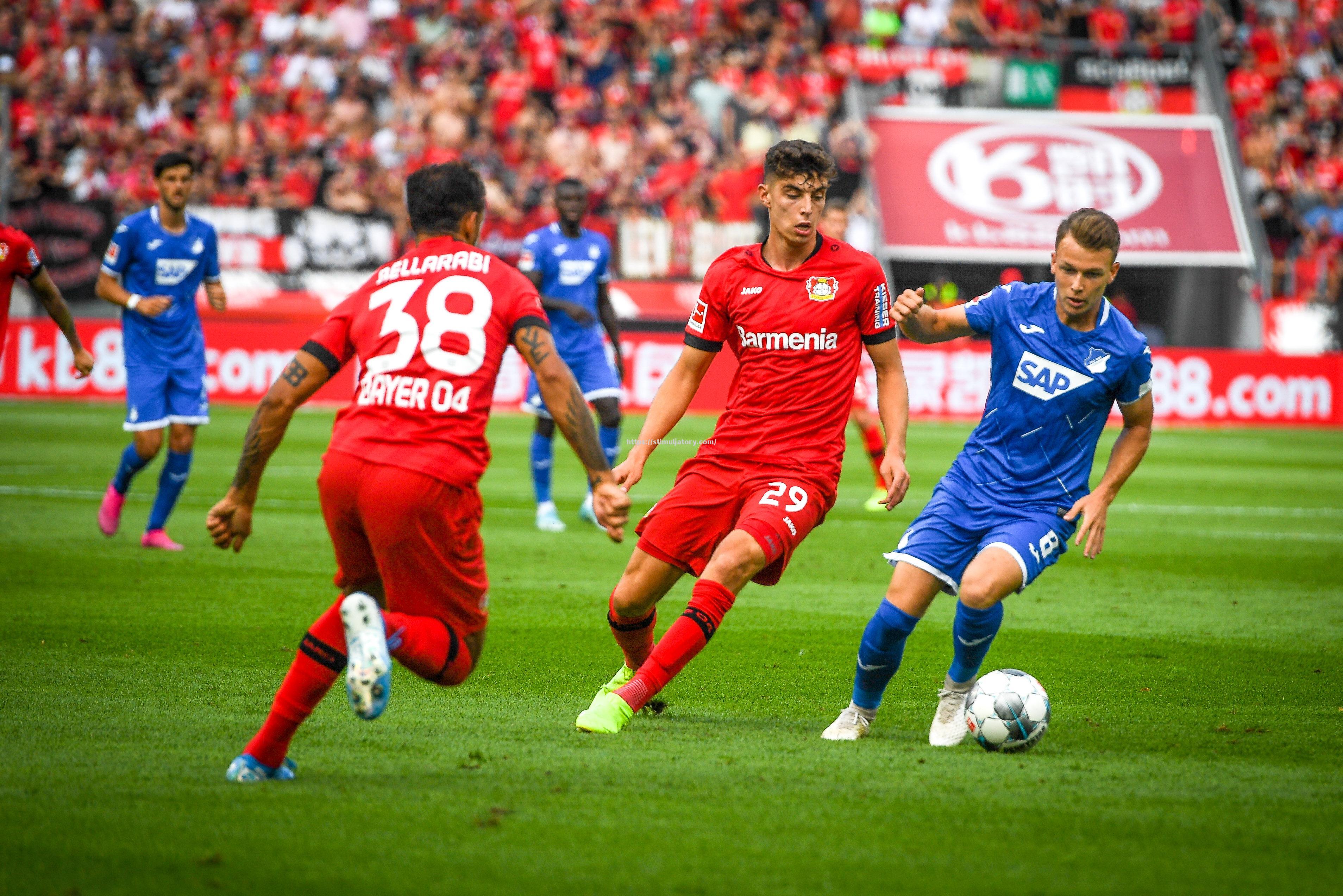 星空体育-杀出重围,前场球员技惊四座