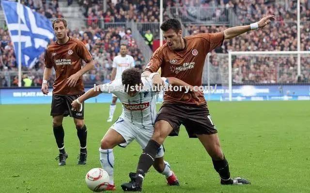 星空体育-那不勒斯客场不敌对手,表现低迷积分领先优势危急