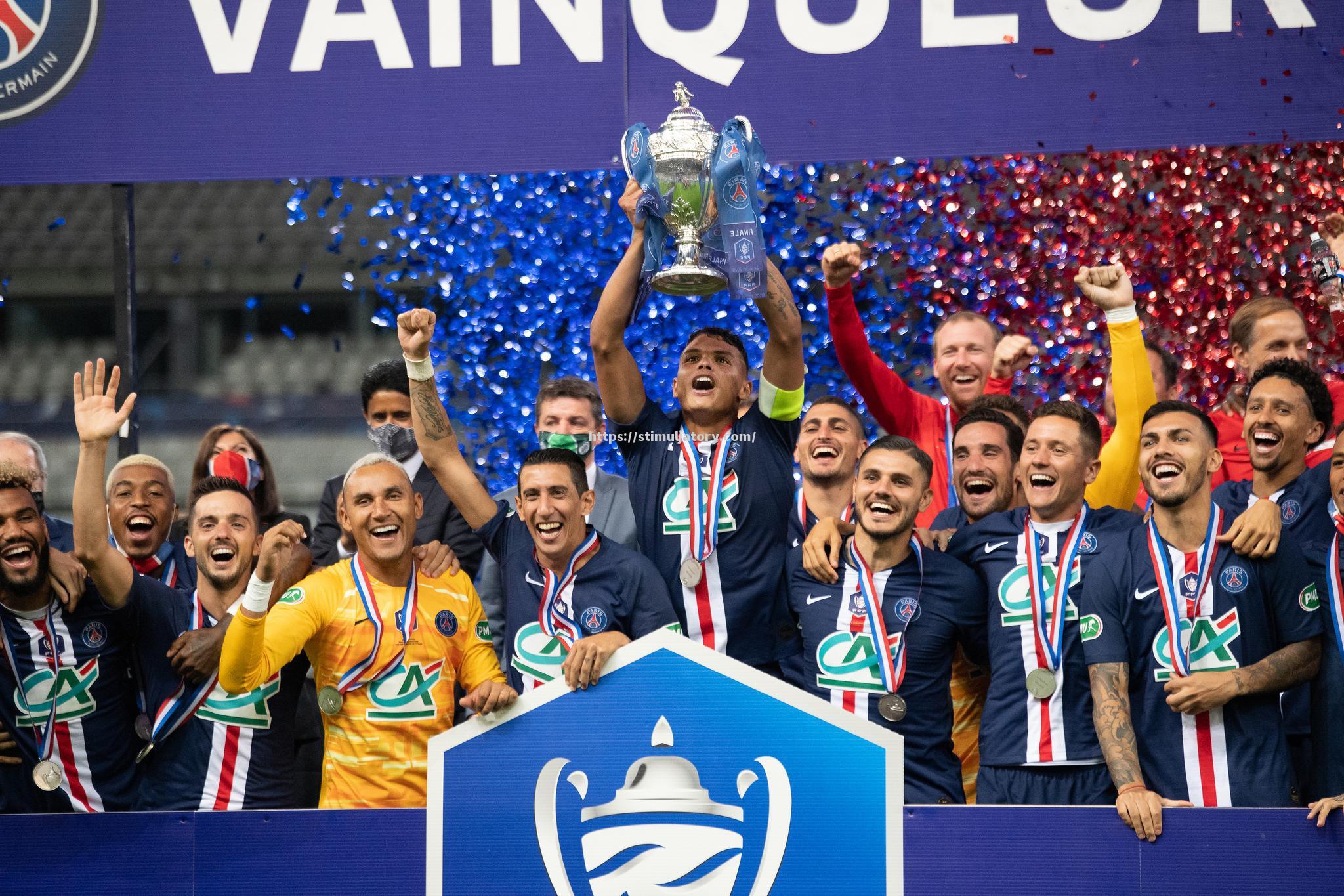 法国女足比赛：巴黎圣日耳曼队获胜晋级