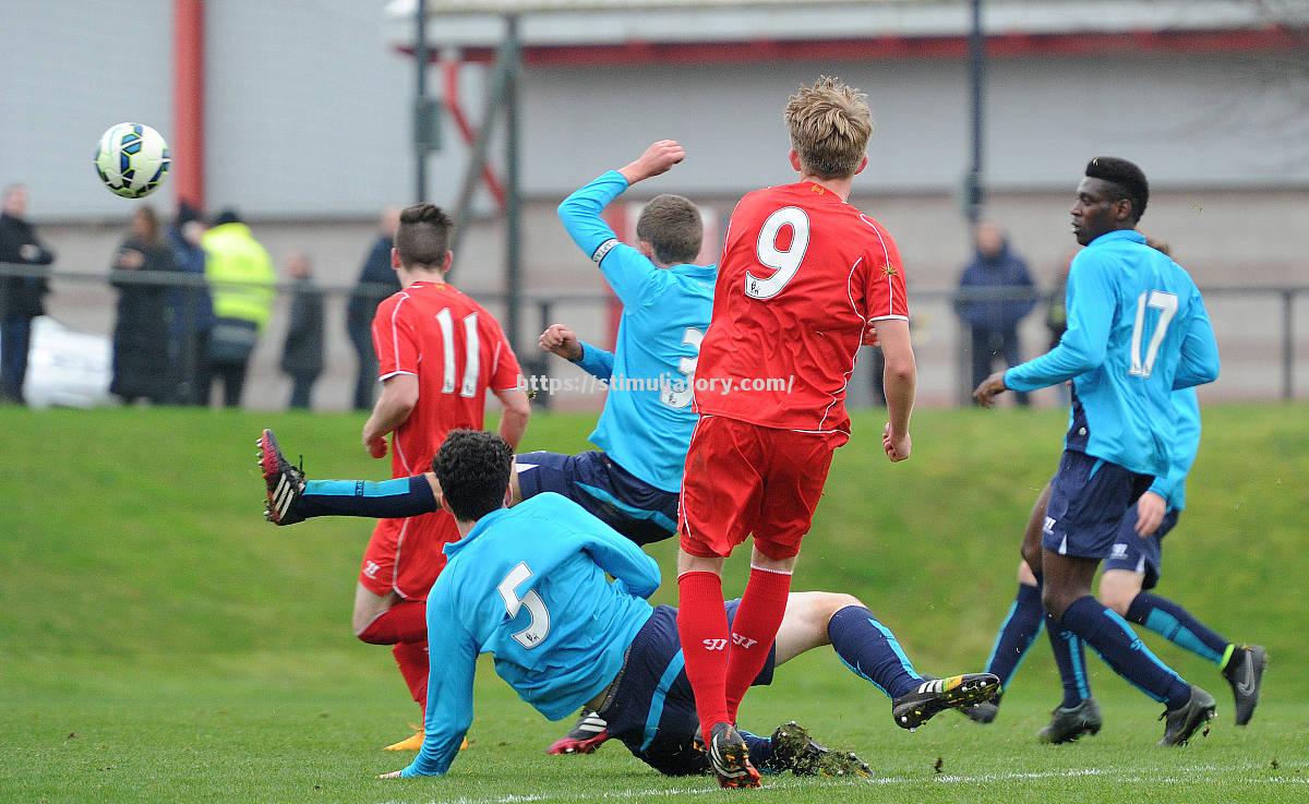 星空体育-攻守兼备：双方防线对对方进攻的封堵