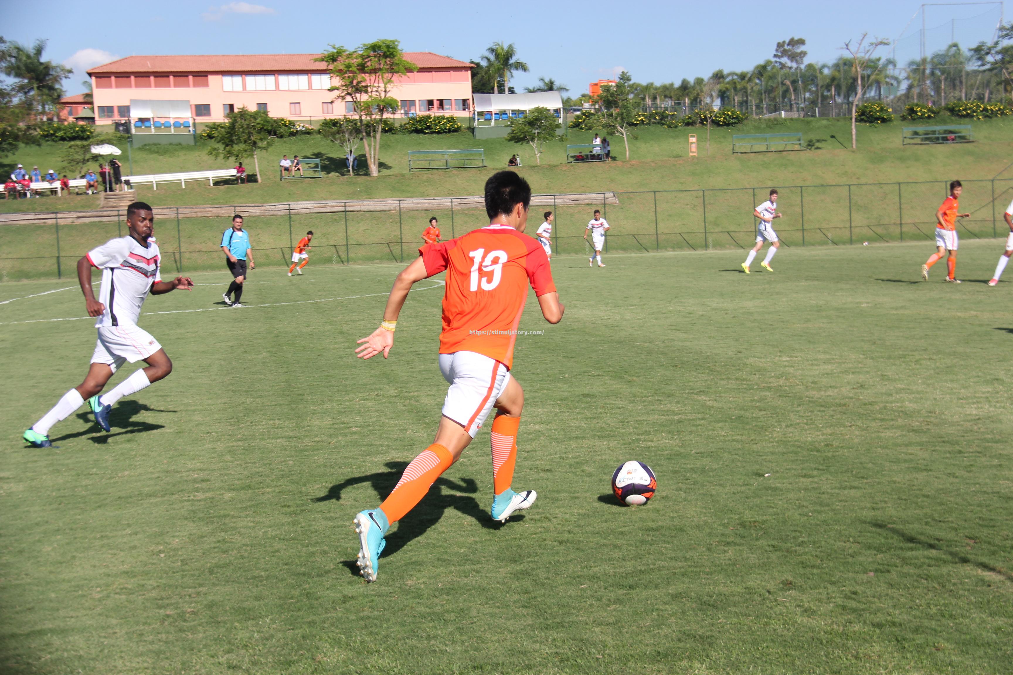 星空体育-塞维利亚向莱加内斯发起冲击,争夺胜利