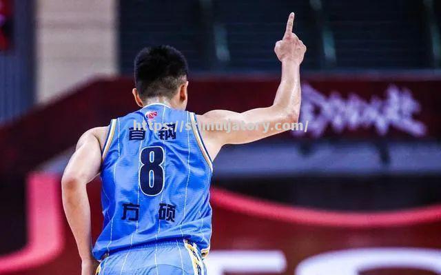 星空体育-紧张氛围下,球队加倍努力争取晋级