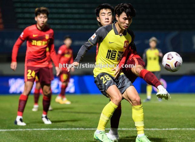 紧张氛围下，球队加倍努力争取晋级