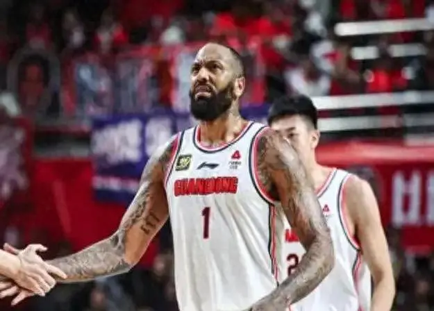 球队连胜势头不断,稳坐榜首位置 球队连胜势头不断,稳坐榜首位置