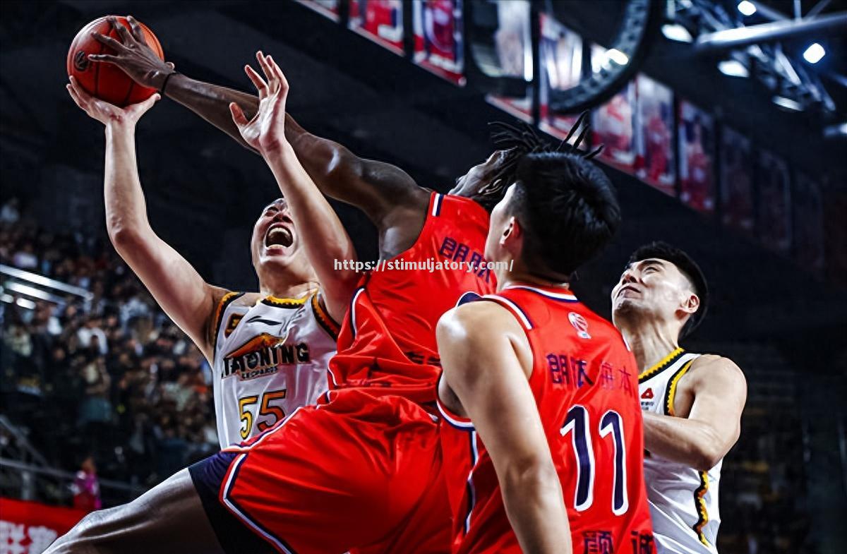 星空体育-关键比赛时刻，球队士气高涨表现出色