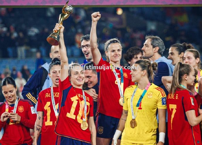 女足比赛冠军捧杯,精彩瞬间永存 女足比赛冠军捧杯,精彩瞬间永存