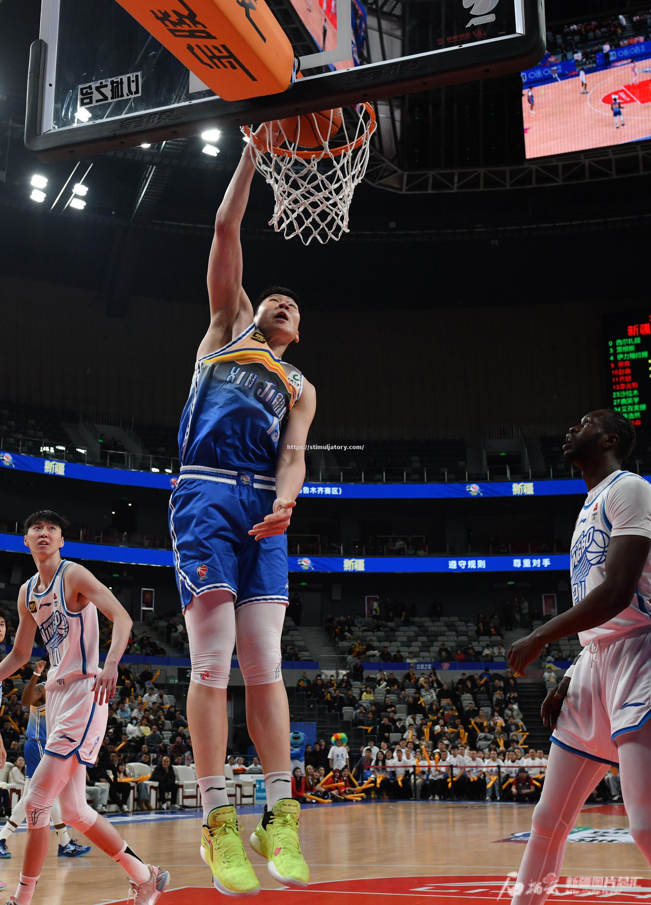 星空体育-新疆队大获胜利,势不可挡,一路领先