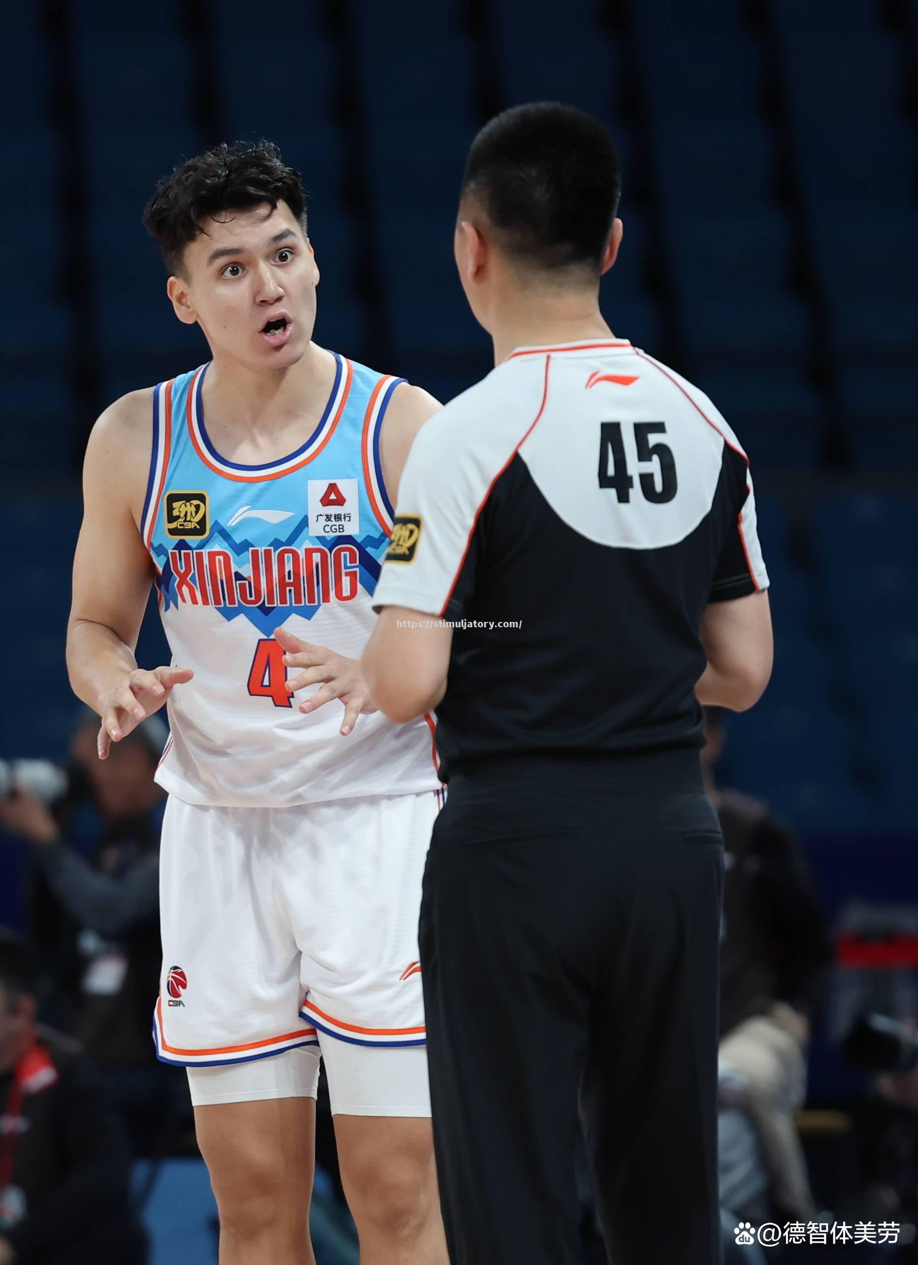 新疆队大获胜利,势不可挡,一路领先 新疆队大获胜利,势不可挡,一路领先