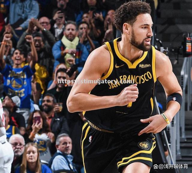 西部高人气球队陷入低谷,连续遭遇失利 西部高人气球队陷入低谷,连续遭遇失利