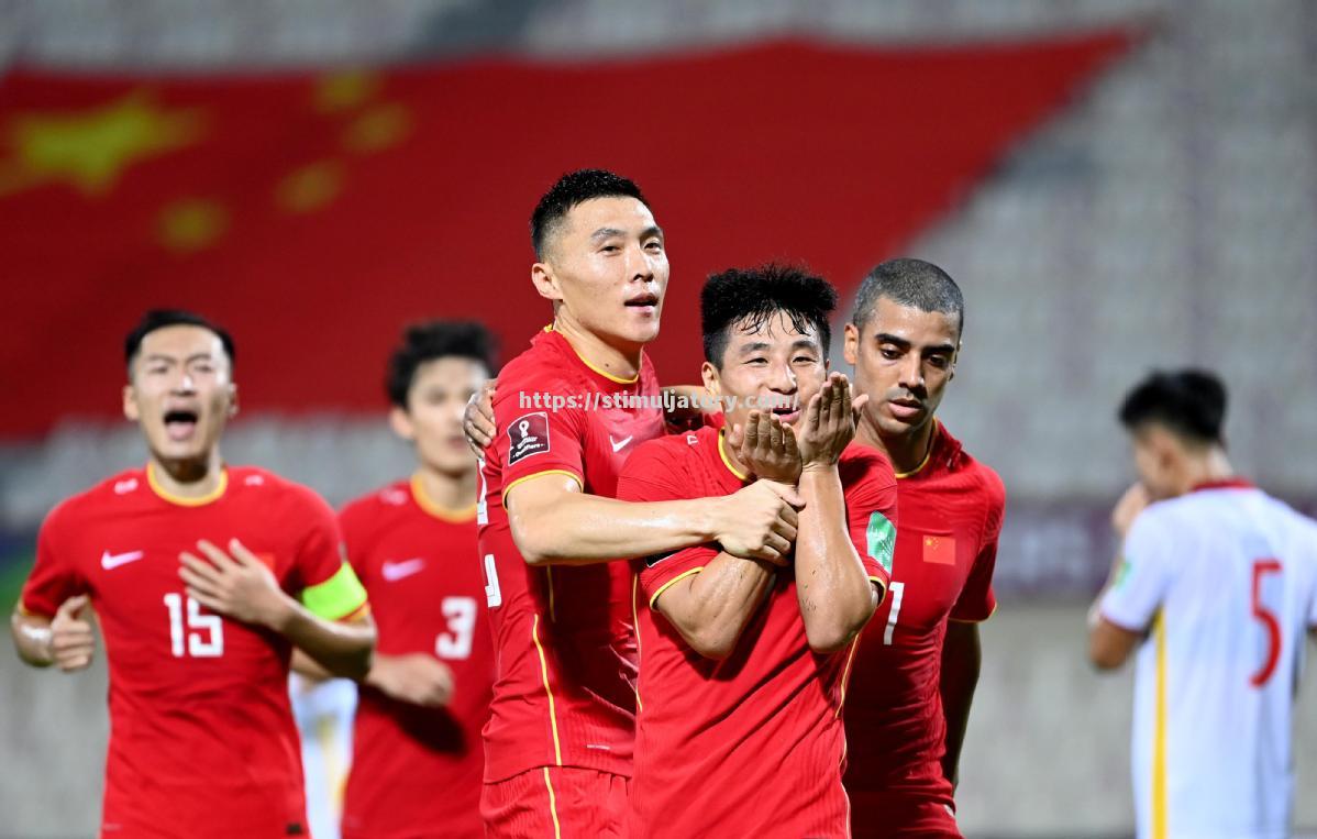 国内足球联赛升降级压力增大,俱乐部备战全力 国内足球联赛升降级压力增大,俱乐部备战全力